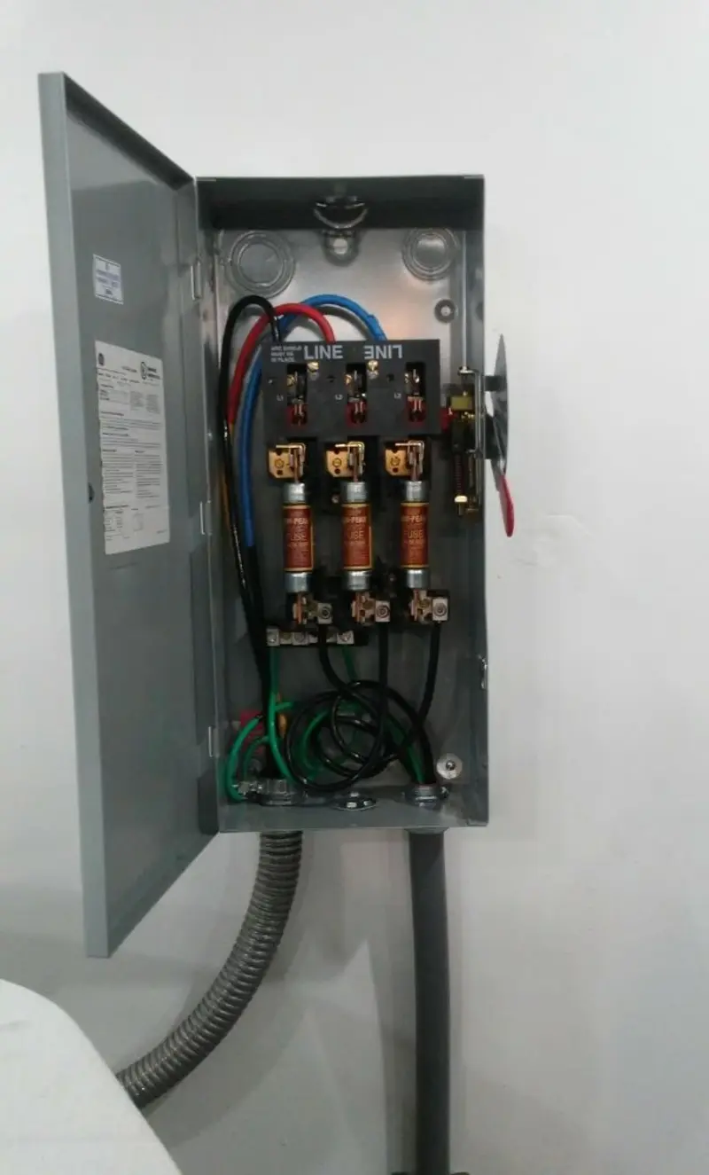 Three-phase disconnect switch installed for Smoke Detector Installation in Olivette